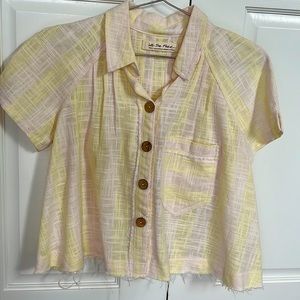 Free people button down top. Cropped. Beautiful linen feel. Short sleeve